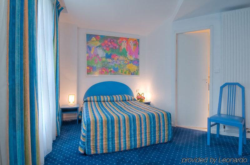 Hotel Croix De Malte Paris Zimmer foto