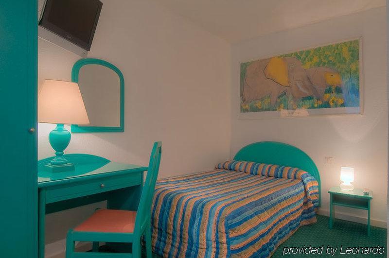 Hotel Croix De Malte Paris Zimmer foto
